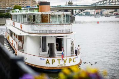 Теплоход Flyriver прогулки по реке